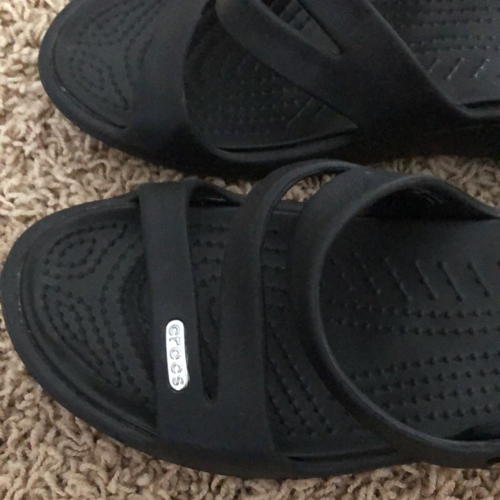 CROCS Black strap sandals, size 8 in EUC